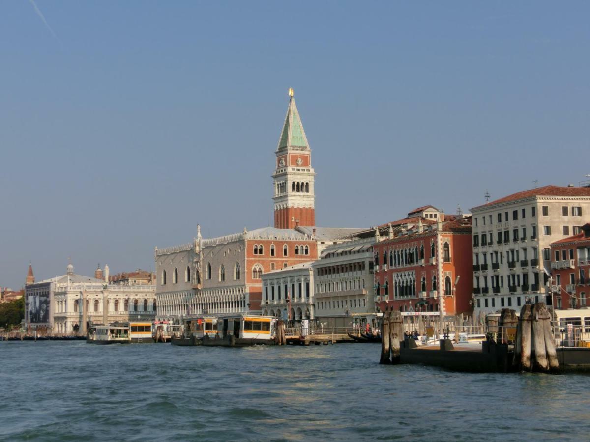 Family Three Minutes From San Marco Square, Venecia